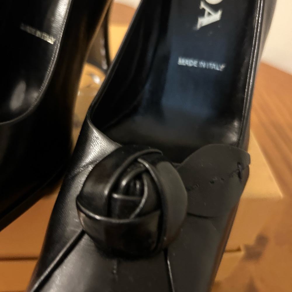 PRADA BLACK PUMPS AUTHENTIC STUNNING VINTAGE RARE ROSETTE DETAILS - Picture 15 of 15